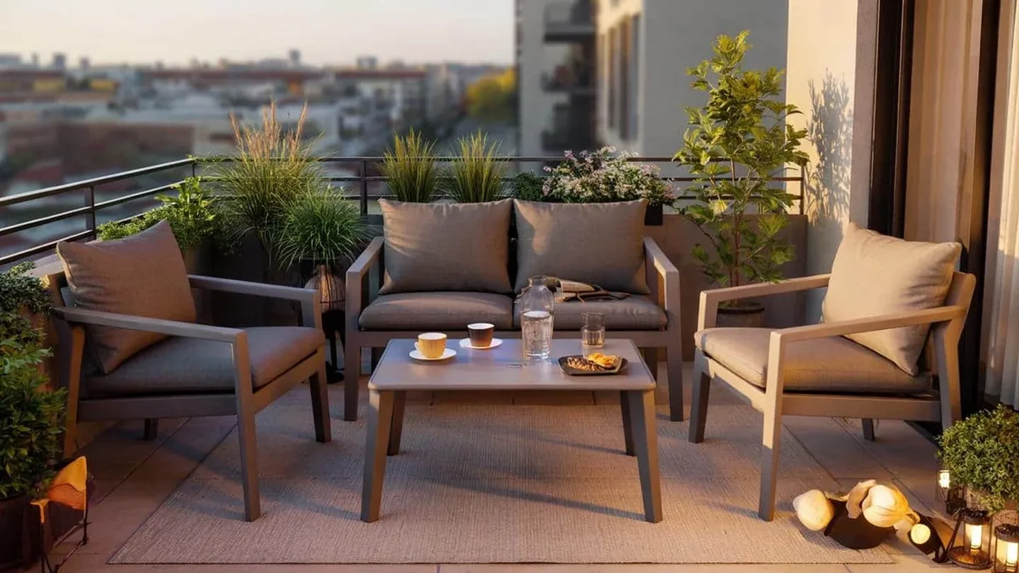 Arredare balcone e terrazzo con meno di 80 euro: il trucco della set da giardino a 4 posti di Action