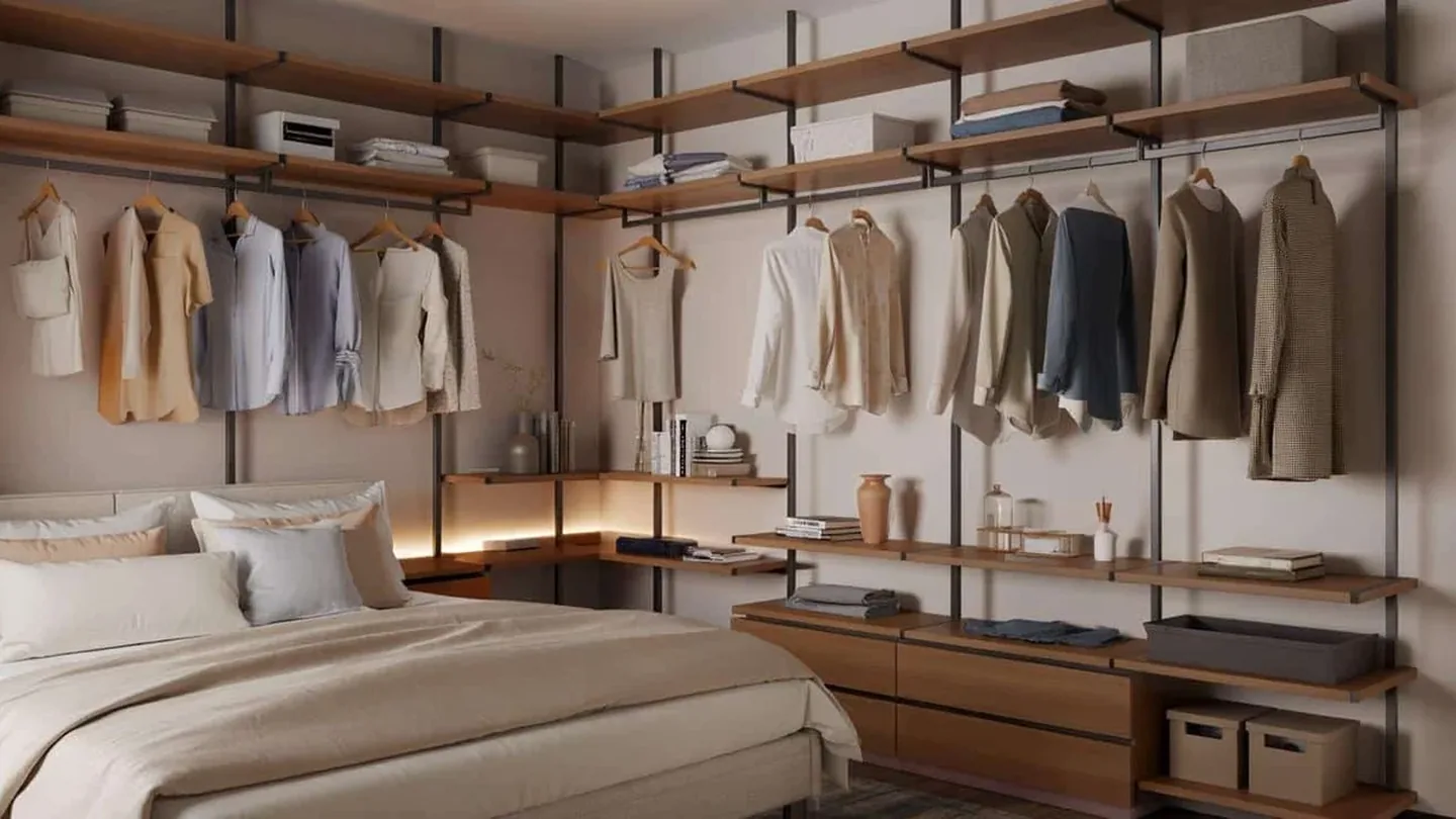 Camera da letto più spaziosa con meno mobili: il trucco dell’armadio aperto che alleggerisce la stanza