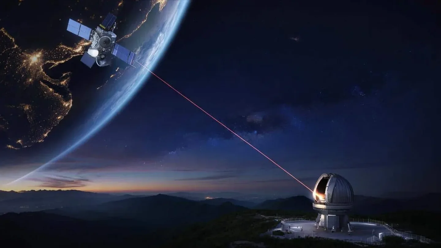 Internet satellitare più veloce di Starlink: il trucco del laser da 2 watt che arriva da 36.000 km